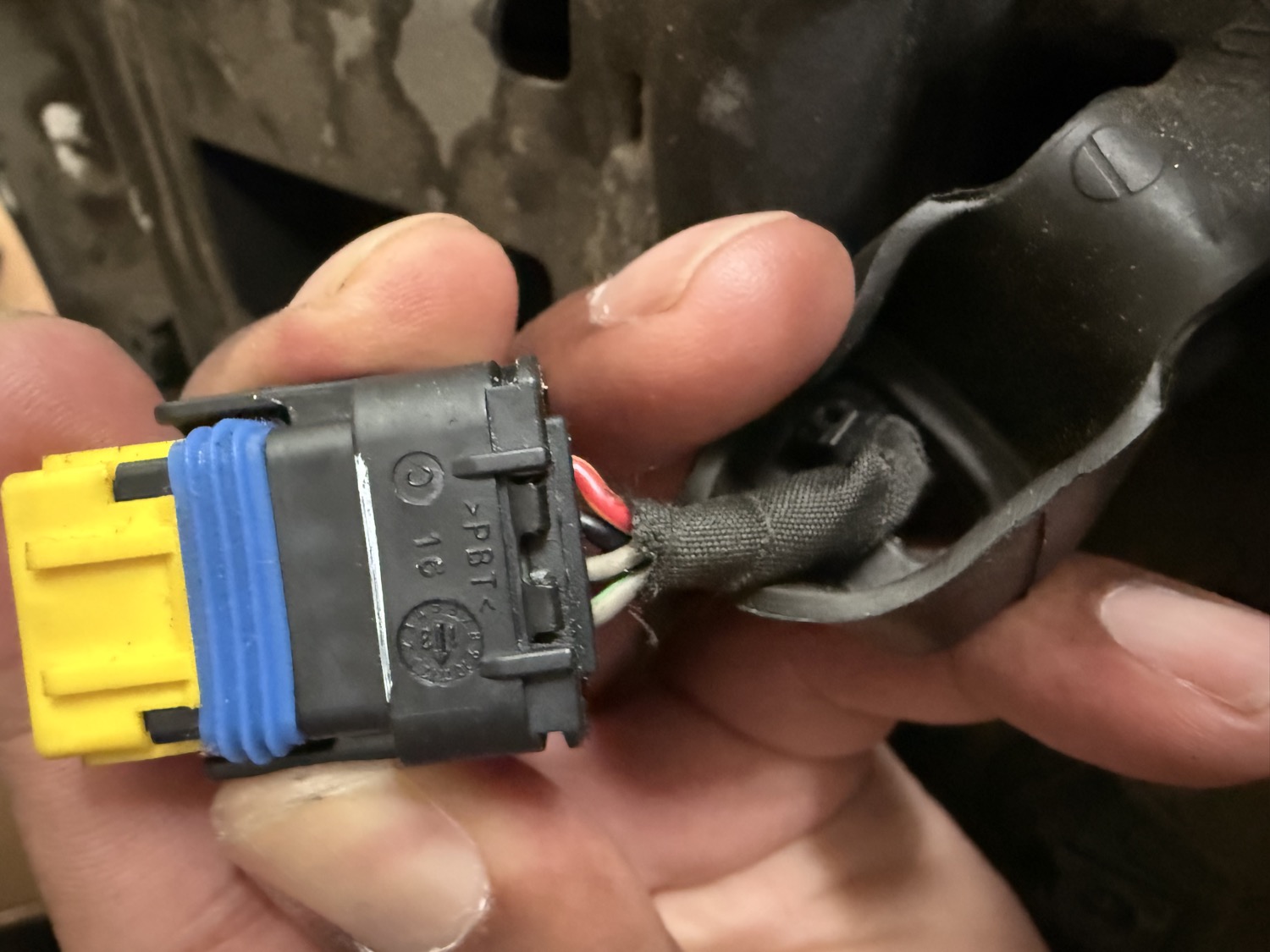 The specific connector detail the local model used to key on the right adapter class rather than the newer six-pin style.